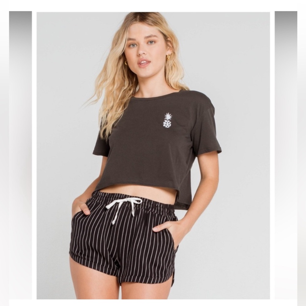 Billabong crop tshirt
